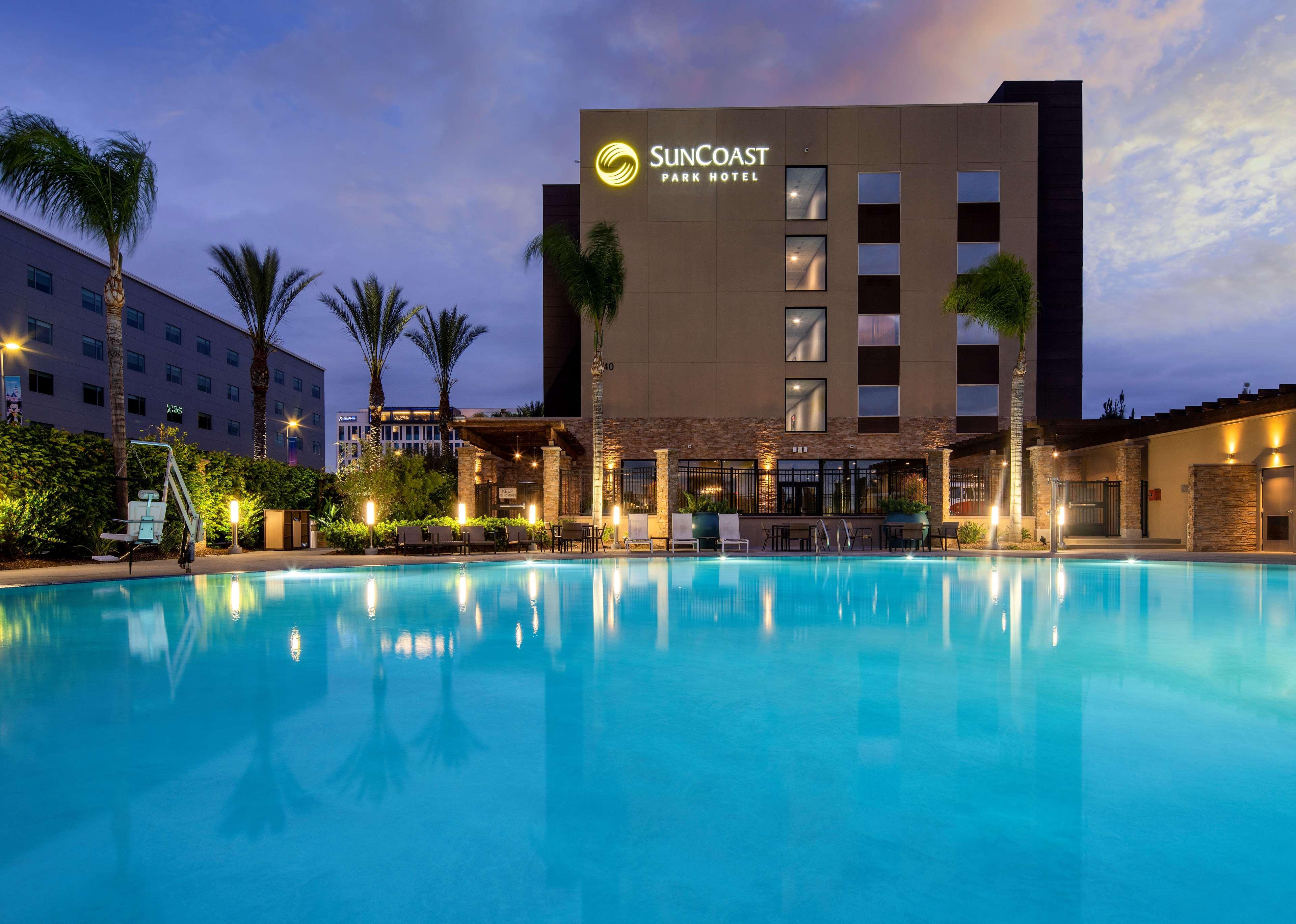 Suncoast Hotel Anaheim, Tapestry Collection By Hilton Экстерьер фото